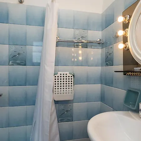 Anastasia With Private Pool & Outdoor Spa Tub Apartment